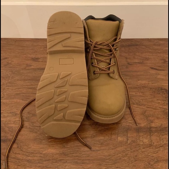 Hudsons Bay Timberlands - Picture 3 of 4